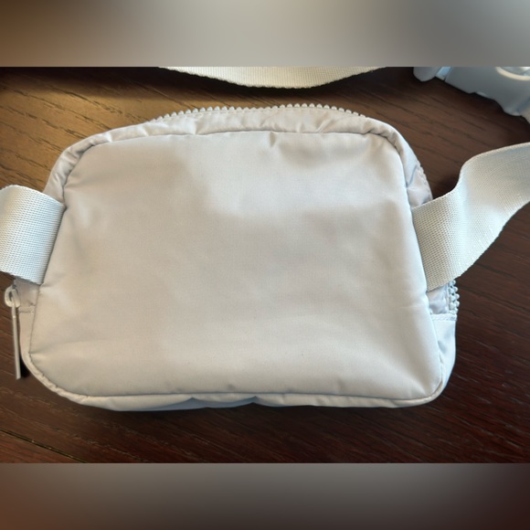 Reebok Powder Blue Crossbody Bag Fanny Pack - Picture 3 of 4